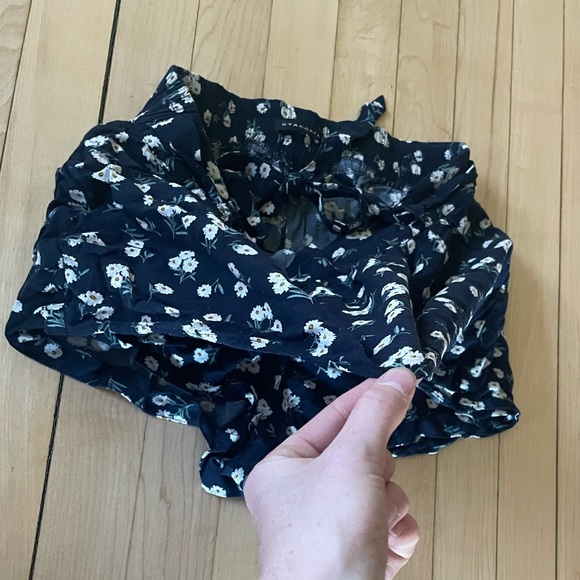 Navy Blue Daisy Floral Pattern Skort - Picture 6 of 8